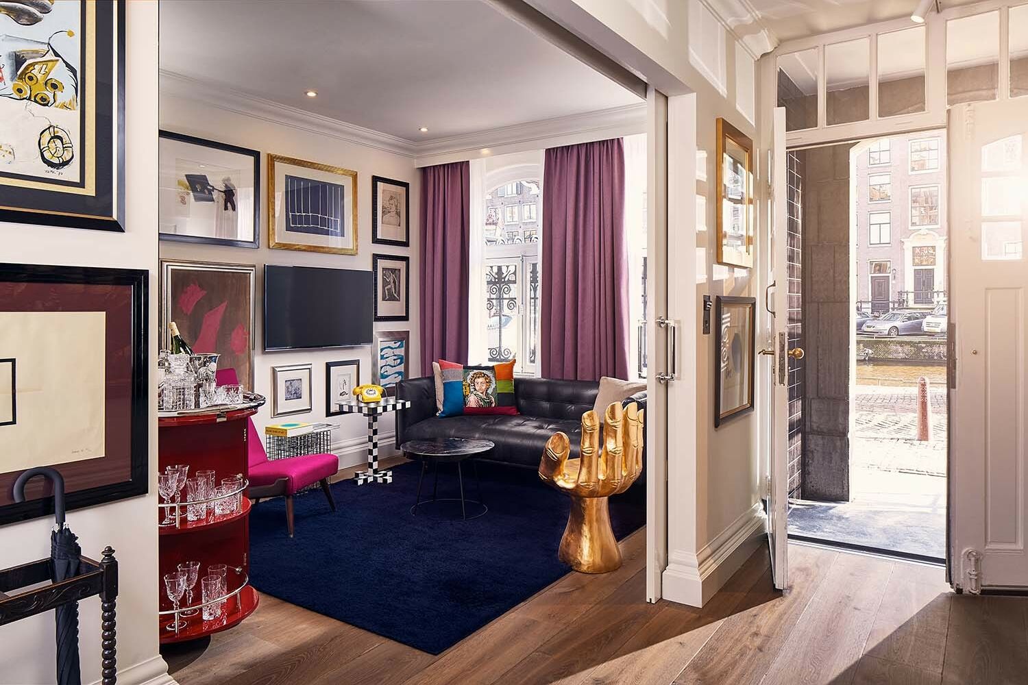 Suites Art Collectors Canal View