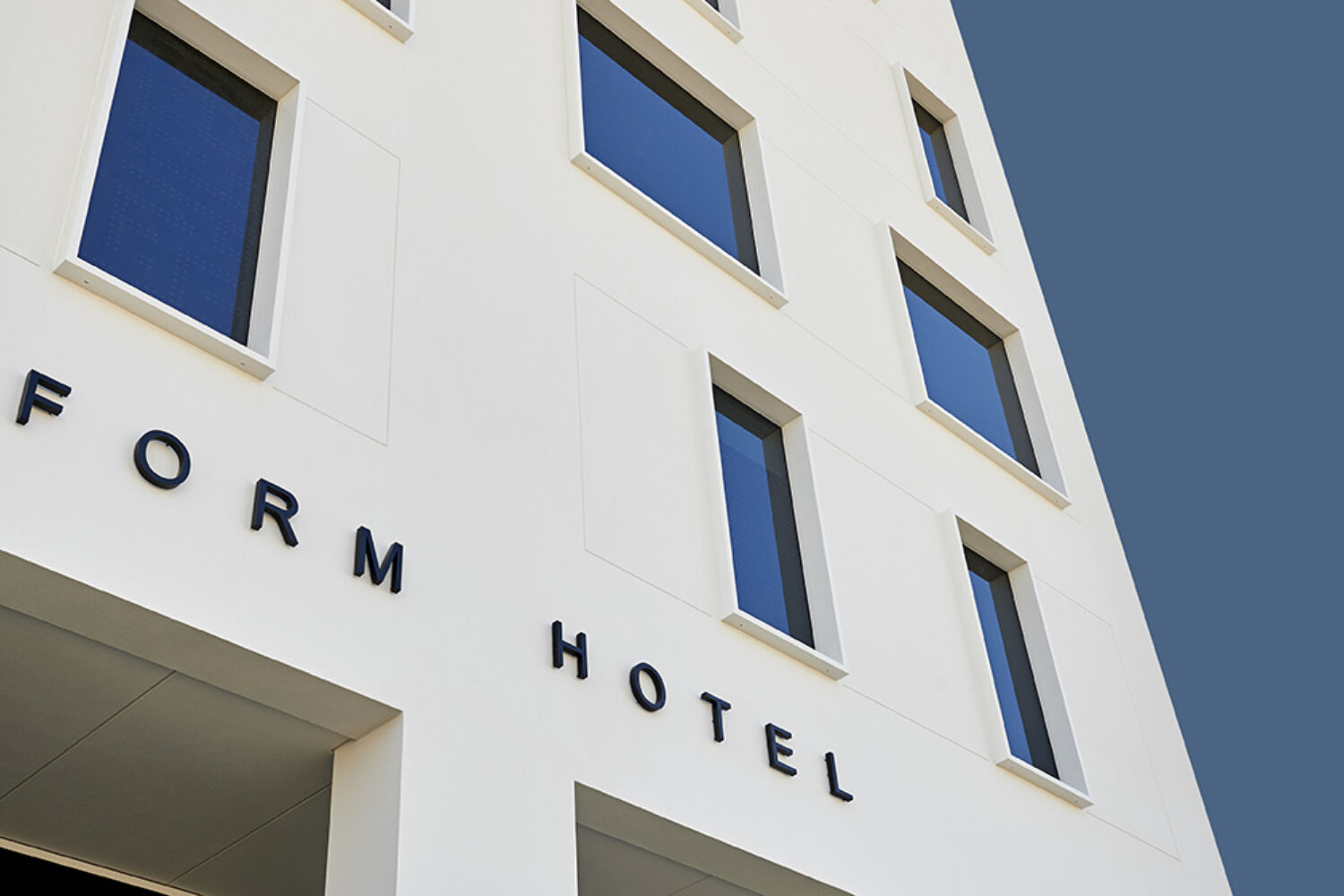 Urban Hotel Newbuild Form Hotel Dubai 002 1000Px